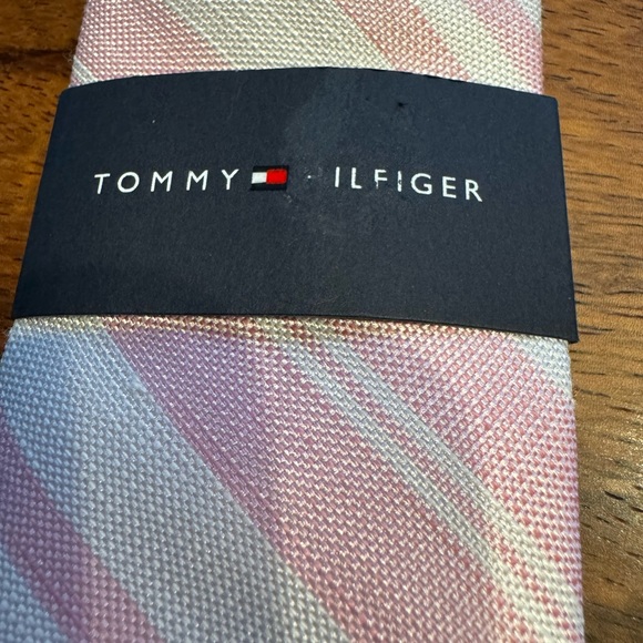 NWT TOMMY HILFIGER Men’s Tie. Pink and White Stripe MSRP $69.50  New - Picture 2 of 7